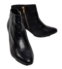 CARVELA Robyn Zip Up Black