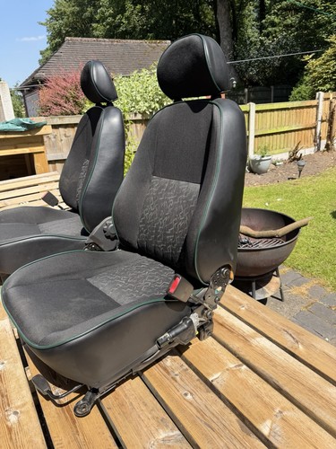 Seats pair front - mg,