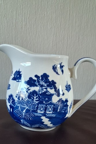 Willow pattern jug excellent - willow,