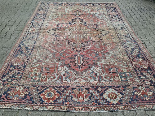 Heriz antique carpet hand