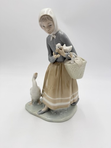 Lladro spain porcelain - , girl