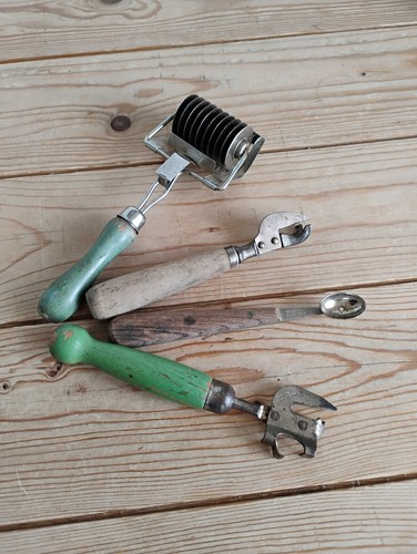 Vintage kitchenalia items - x4,