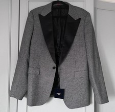 NEW Holland Esquire Size 42