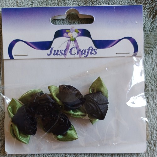 Large satin rose - large, buds