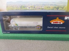 BACHMANN 90 TONNE JGA BOGIE HOPPER WAGON 'TARMAC'. CAT NO.37-328