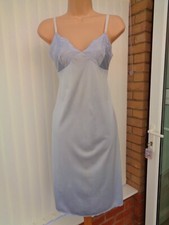 T88 VTG CHARNOS 70'S EMBROIDERED LILAC SILKY NYLON SLIP CHEMISE NIGHTIE 12 34"