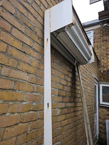 Electric motorised shutter