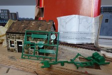 Hornby OO R523 Waiting Room Quick Fit series