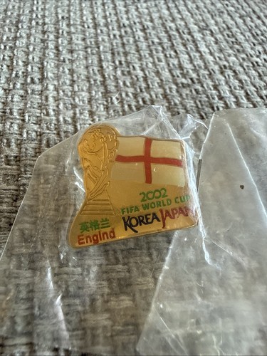 England pin badge world - badge, cup