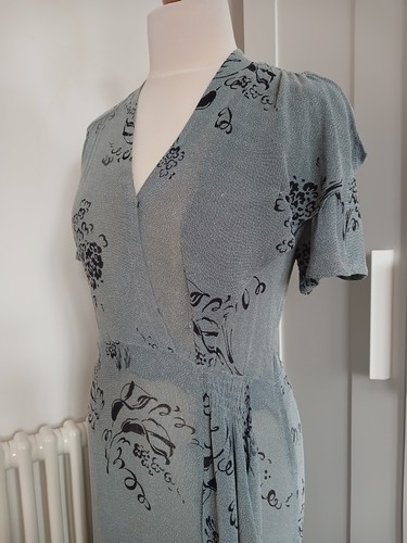 1940s pale green patterned - pale,