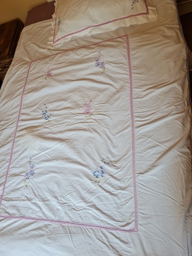 Laura ashley single - laura,