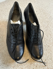 Ladies Van Dal black shoes 2.5