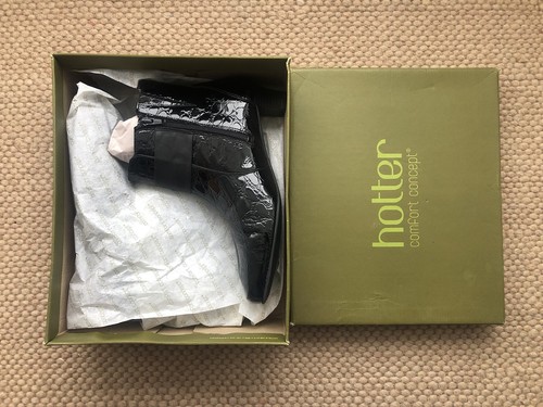 Black croc patent leather - black,