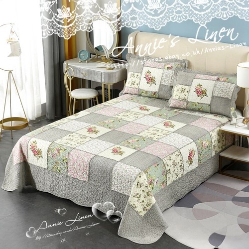 Green shabby patchwork quilt - shabby,