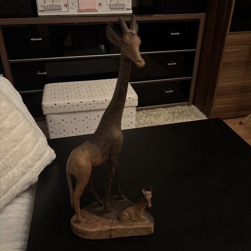 Wooden giraffe with - with, little