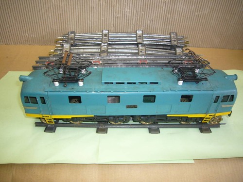 Scale electric locomotive - o,