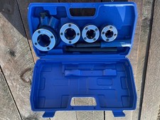 Ratcheting pipe threading - , kit