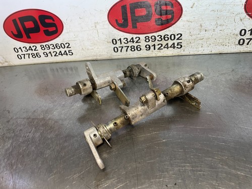Pedal pivots shaft assy - /,