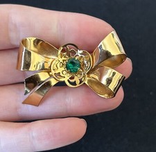 Coro Gold Tone Ribbon Bow Vintage Brooch With Green Rhinestone Centre