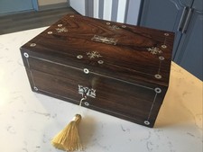 A BEAUTIFUL ANTIQUE VICTORIAN INLAID ROSEWOOD , FITTED JEWELLERY BOX WITH KEY.