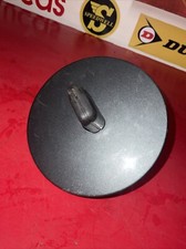 GENUINE CLASSIC COLOUR CODED VALEO RENAULT CAR LOCKING FUEL CAP AND KEY