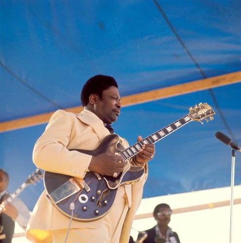 Singer king plays - a, gibson