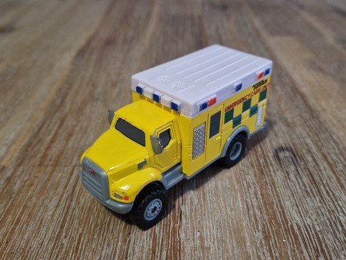 Tonka diecast ambulance 2012 - tonka,