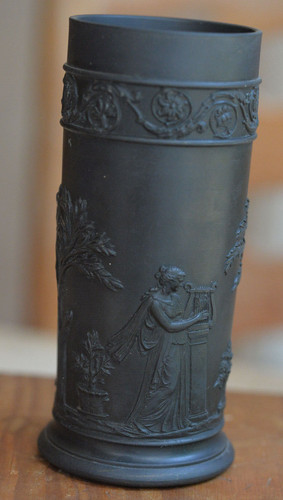 Wedgwood black basalt spill - black,