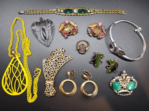 Vintage costume jewelry lot - vintage,