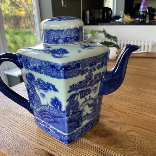 Asian tea pot with - with, lid