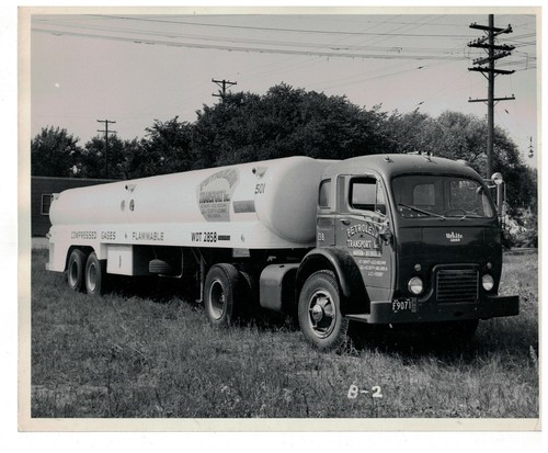 Circa 1950s photo - 1950s, b&w
