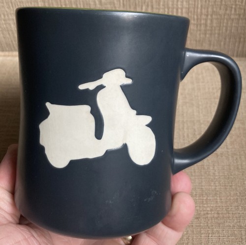 Starbucks 2011 vespa - starbucks, moped