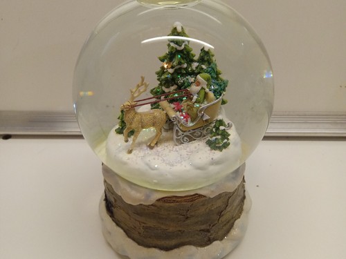 Hallmark snow globe musical - hallmark,