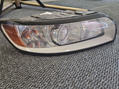 Volvo v50 front headlight - v50,