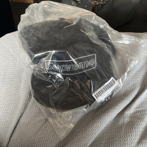 Supreme kaws new era - x,