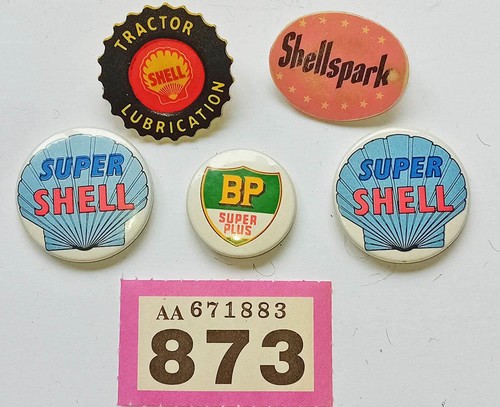 Vintage shell pin - 5,
