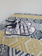 EUC Clarks Trigenic Fully Adjustable Touch Fasten Sandals Size 6.5 EU 40 Snake