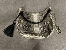 Jocasi, Grey/White, Python