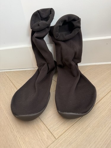 Yeezy pods black - pods,