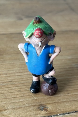Andy capp football - football, figure