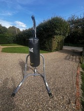 Everlast punching bag with sturdy stand