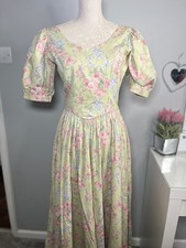 VINTAGE LAURA ASHLEY Beautiful