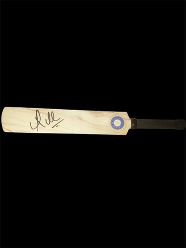 Rahul signed cricket - kl, bat