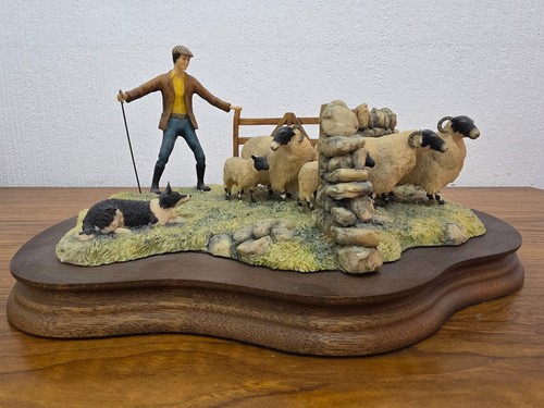Border fine arts sculpture - border,