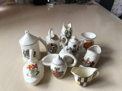 Crested china mixed lot - ,