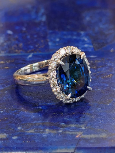 24ct cushion cut natural - 6.24ct,