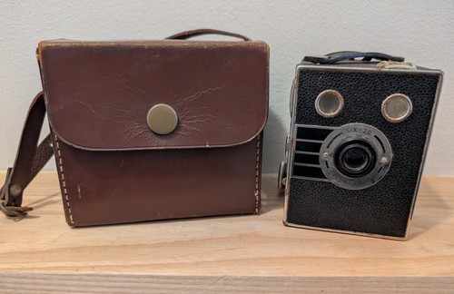 Vintage kodak six - six-20, brownie