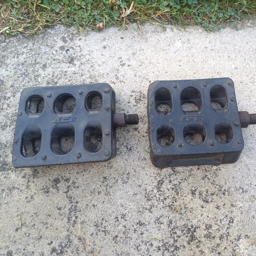 Old school bmx pair of - gt,