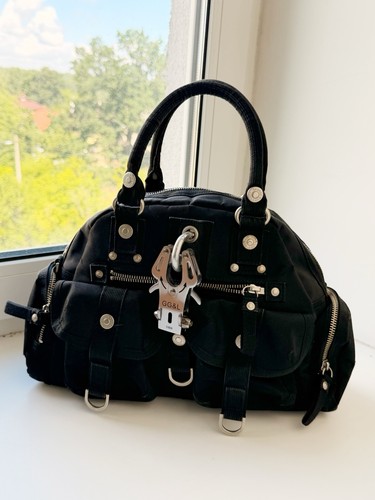 George gina lucy shoulder - george, &