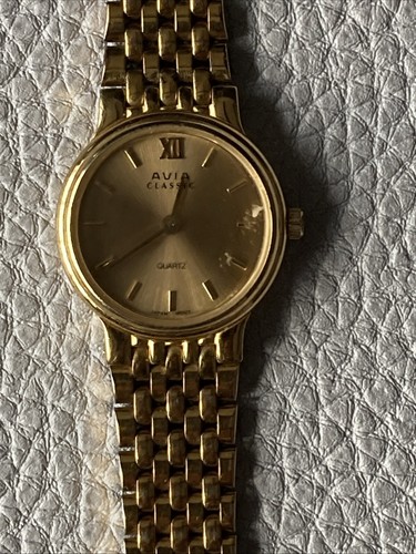 Vintage avia gold tone ladies - avia,